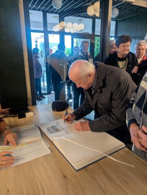 202510262139150.pxl-20251024-144436372-mp