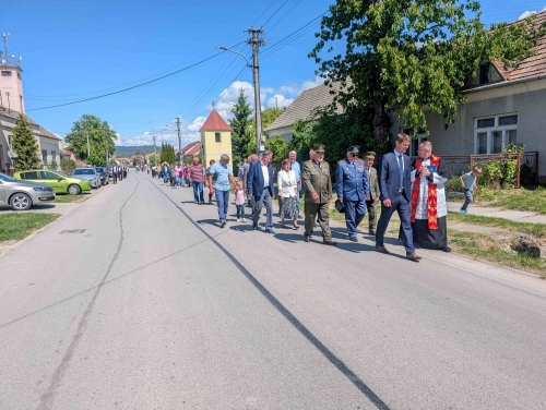 Oslava oslobodenia obce a vysvätenie zreštaurovaného kríža – fotografia 17