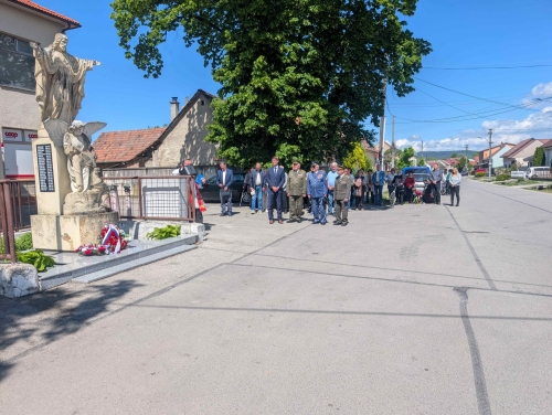 Oslava oslobodenia obce a vysvätenie zreštaurovaného kríža – fotografia 15