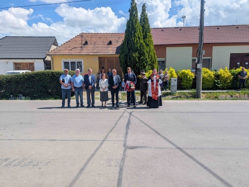 Oslava oslobodenia obce a vysvätenie zreštaurovaného kríža – fotografia 10