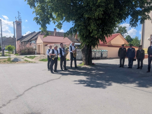Oslava oslobodenia obce a vysvätenie zreštaurovaného kríža – fotografia 7