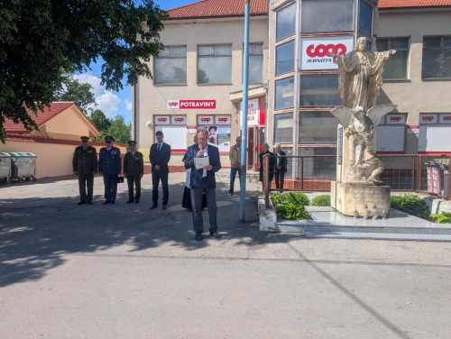 Oslava oslobodenia obce a vysvätenie zreštaurovaného kríža – fotografia 6