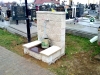 Nové stojany na vodu na našom cintoríne a oznamovacia tabuľa